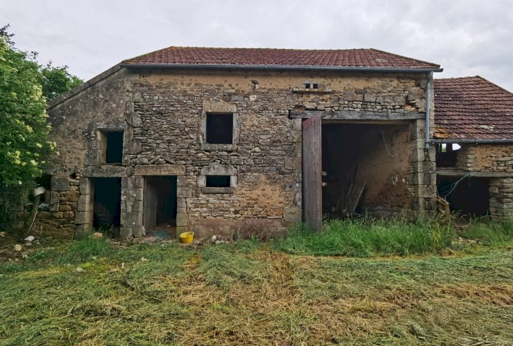 Ensemble de bâtiments/ anciens à rénover