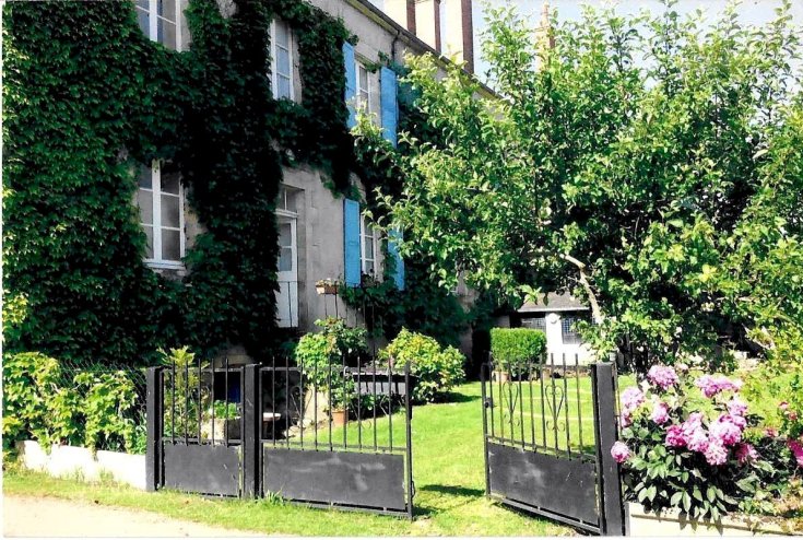 Grande maison dans village calme du Nivernais