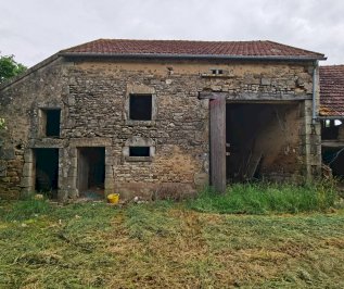 Ensemble de bâtiments/ anciens à rénover