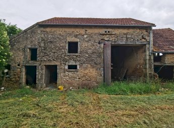 Ensemble de bâtiments/ anciens à rénover