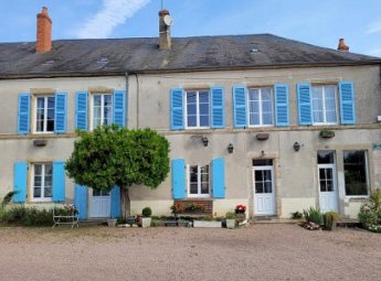 Grande maison dans village calme du Nivernais